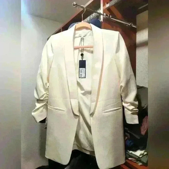 Gianni Bini Jackets & Blazers - Ivory Blazer